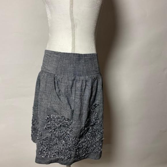 NEW STOOSHY Women Gray Chambray Elastic Waist Shag Applique Mini Skirt w Pockets - Picture 9 of 10
